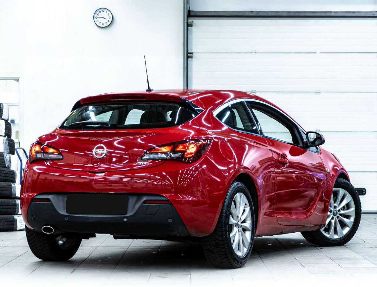 Opel Astra GTC, 2012 - фото №3