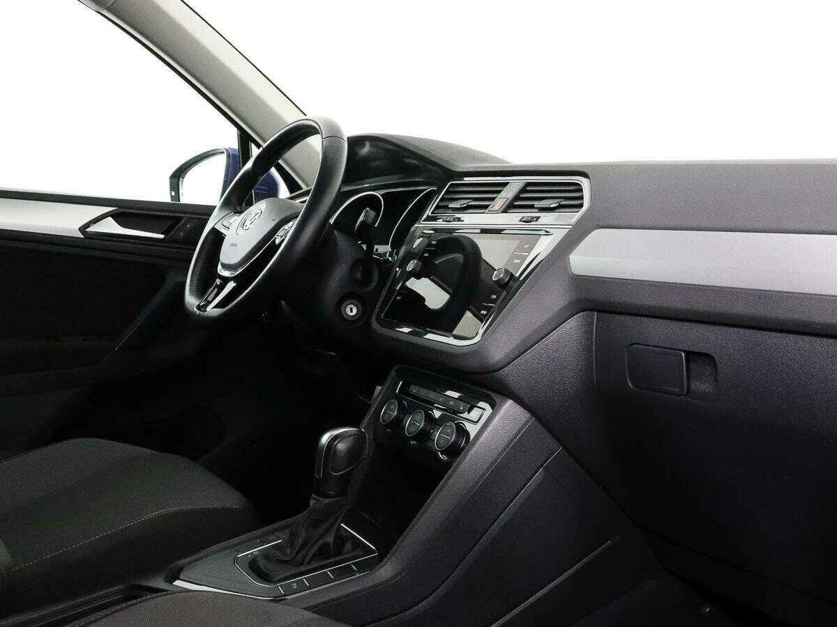 Volkswagen Tiguan, 2020 - фото №4