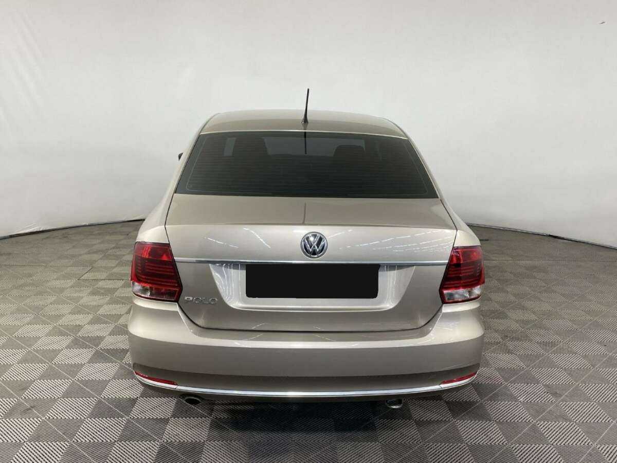Volkswagen Polo, 2015 - фото №2