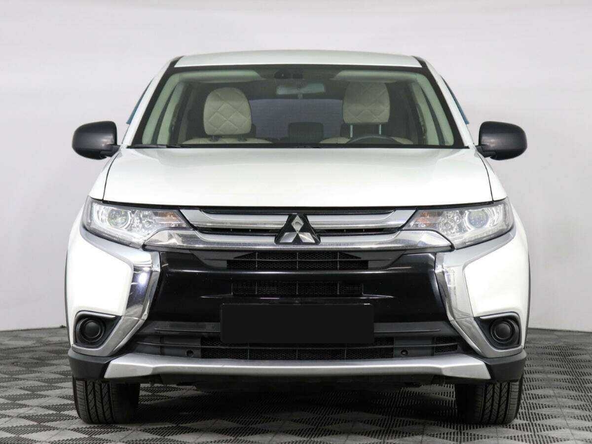 Mitsubishi Outlander, 2017 - фото №2
