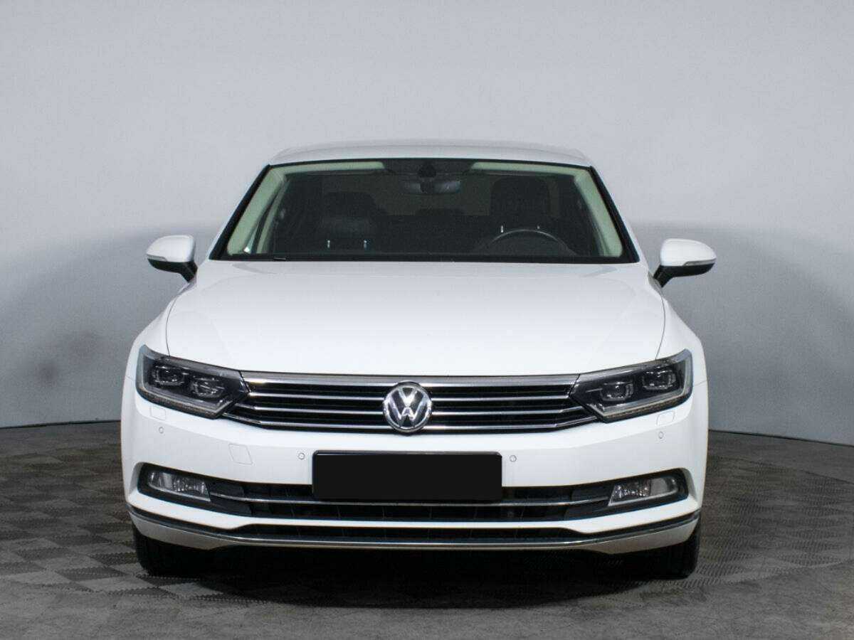 Volkswagen Passat, 2017 - фото №2