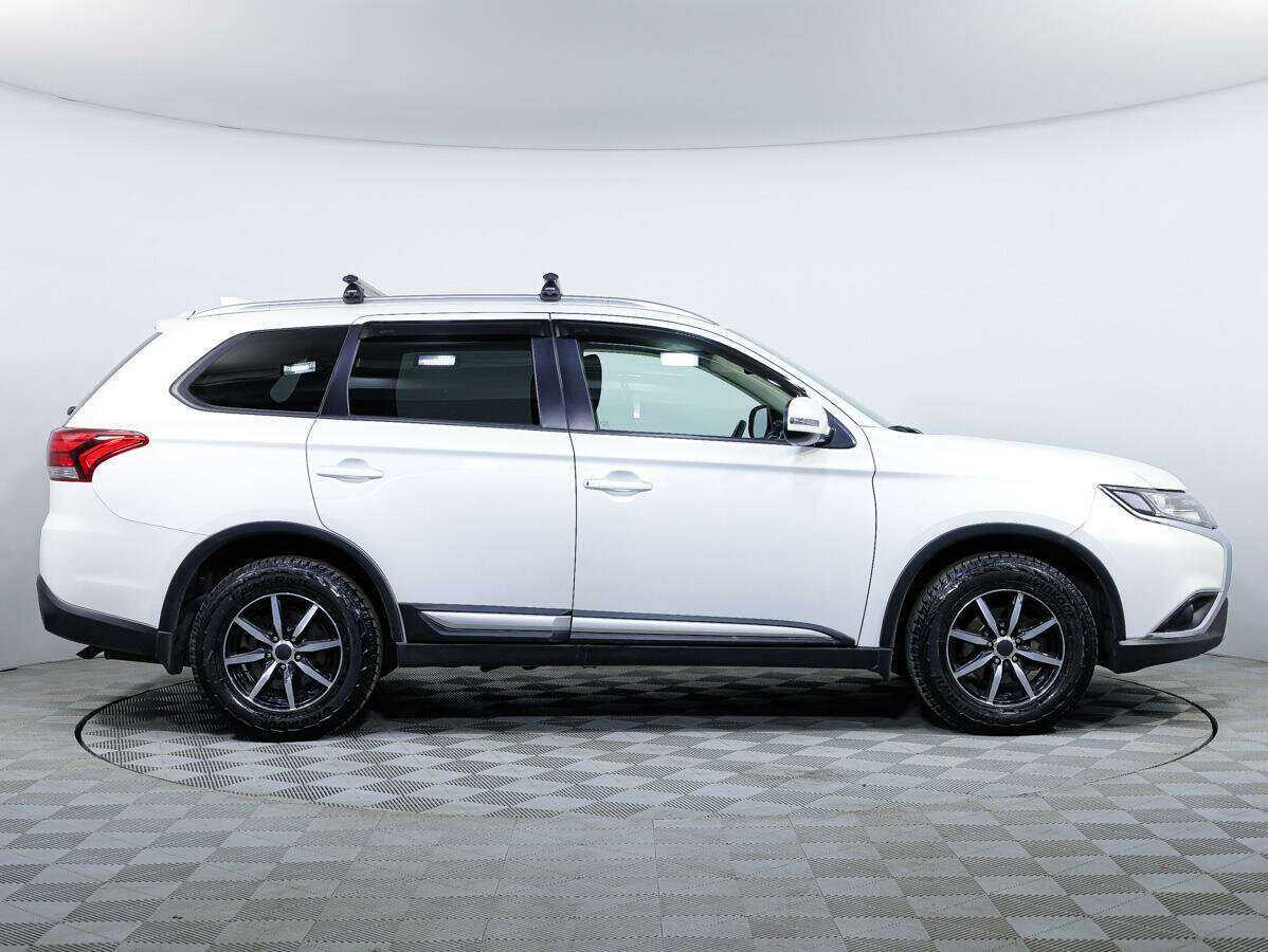 Mitsubishi Outlander, 2018 - фото №4