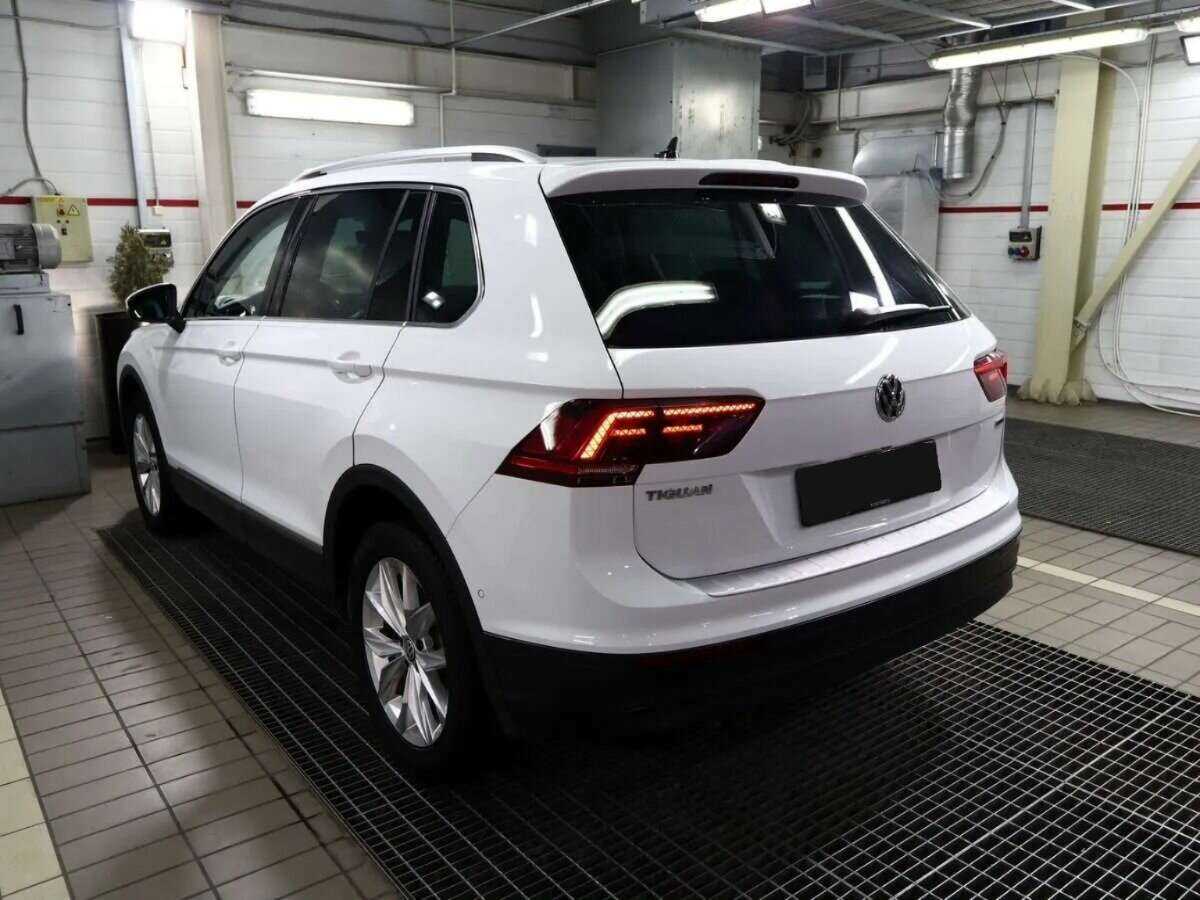 Volkswagen Tiguan, 2020 - фото №4