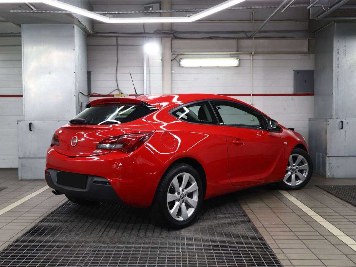 Opel Astra GTC, 2012 - фото №2