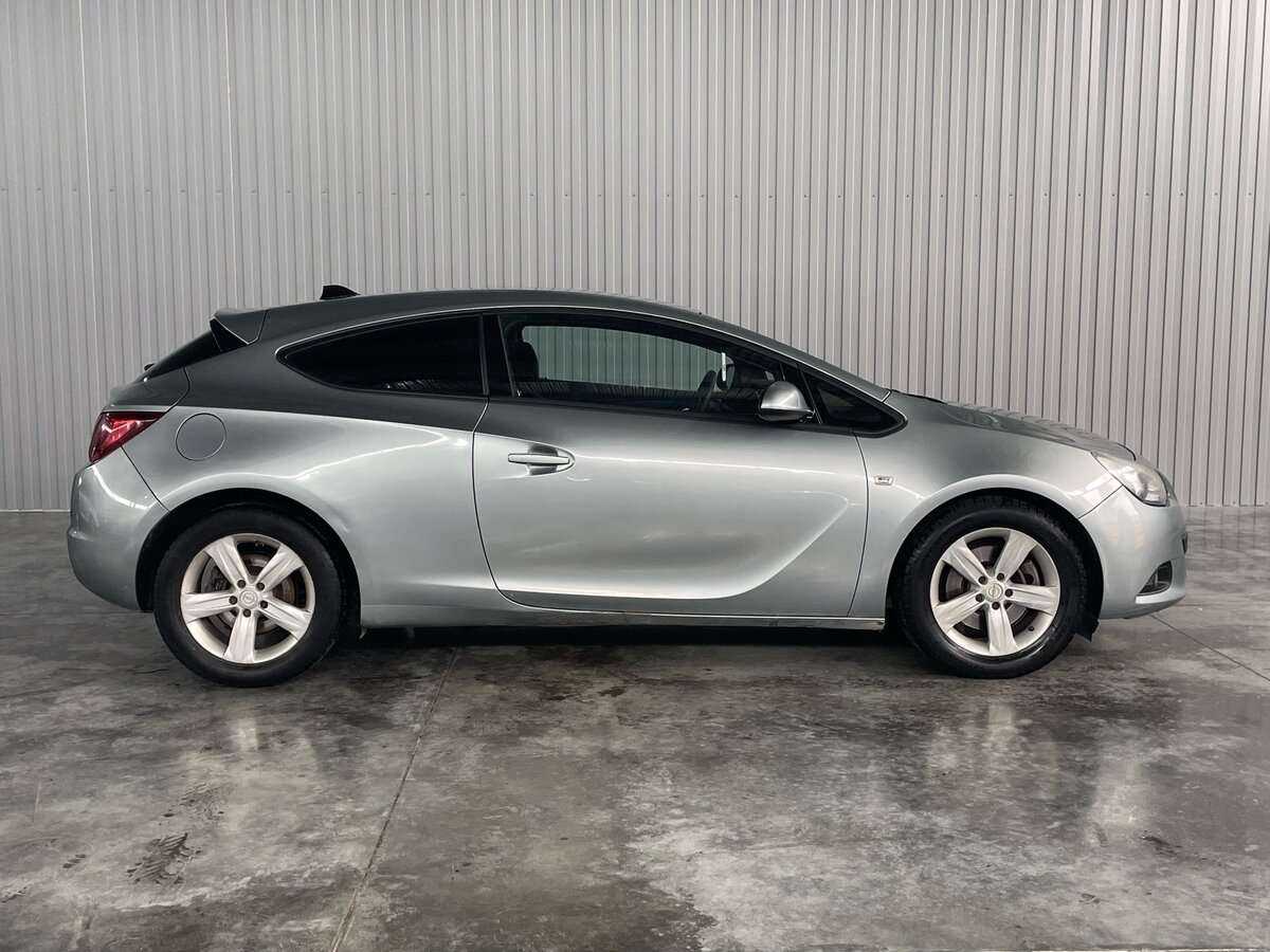 Opel Astra GTC, 2012 - фото №4