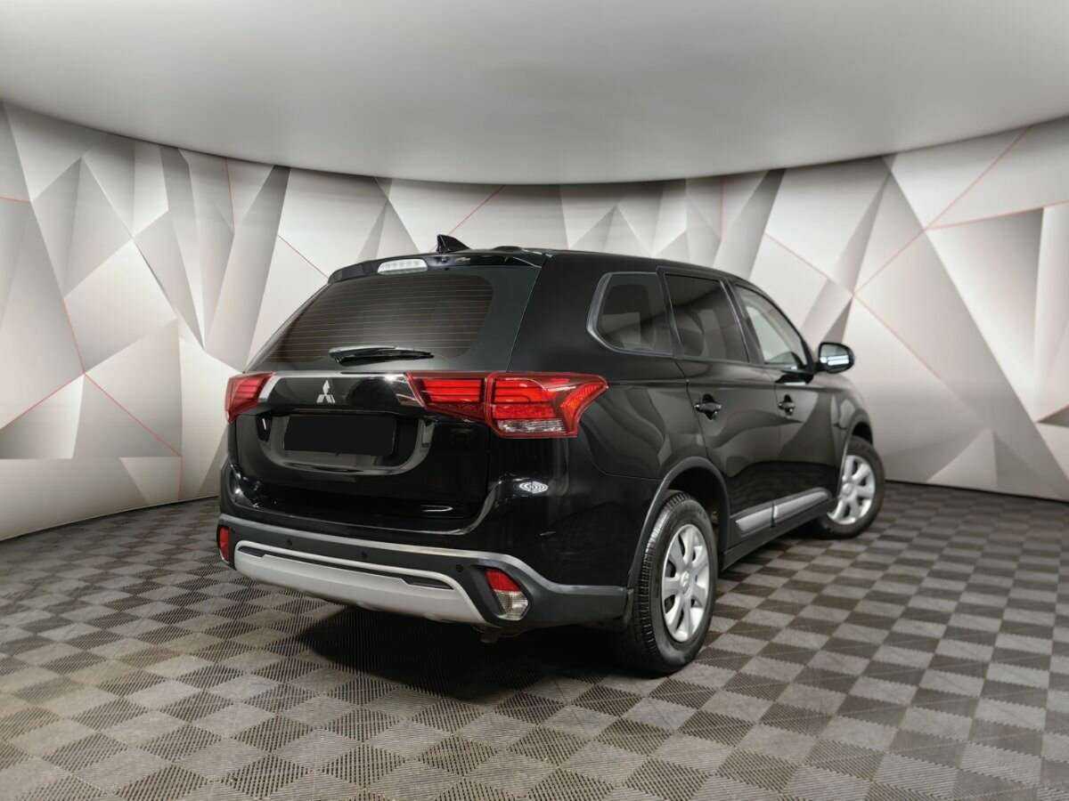 Mitsubishi Outlander, 2018 - фото №2