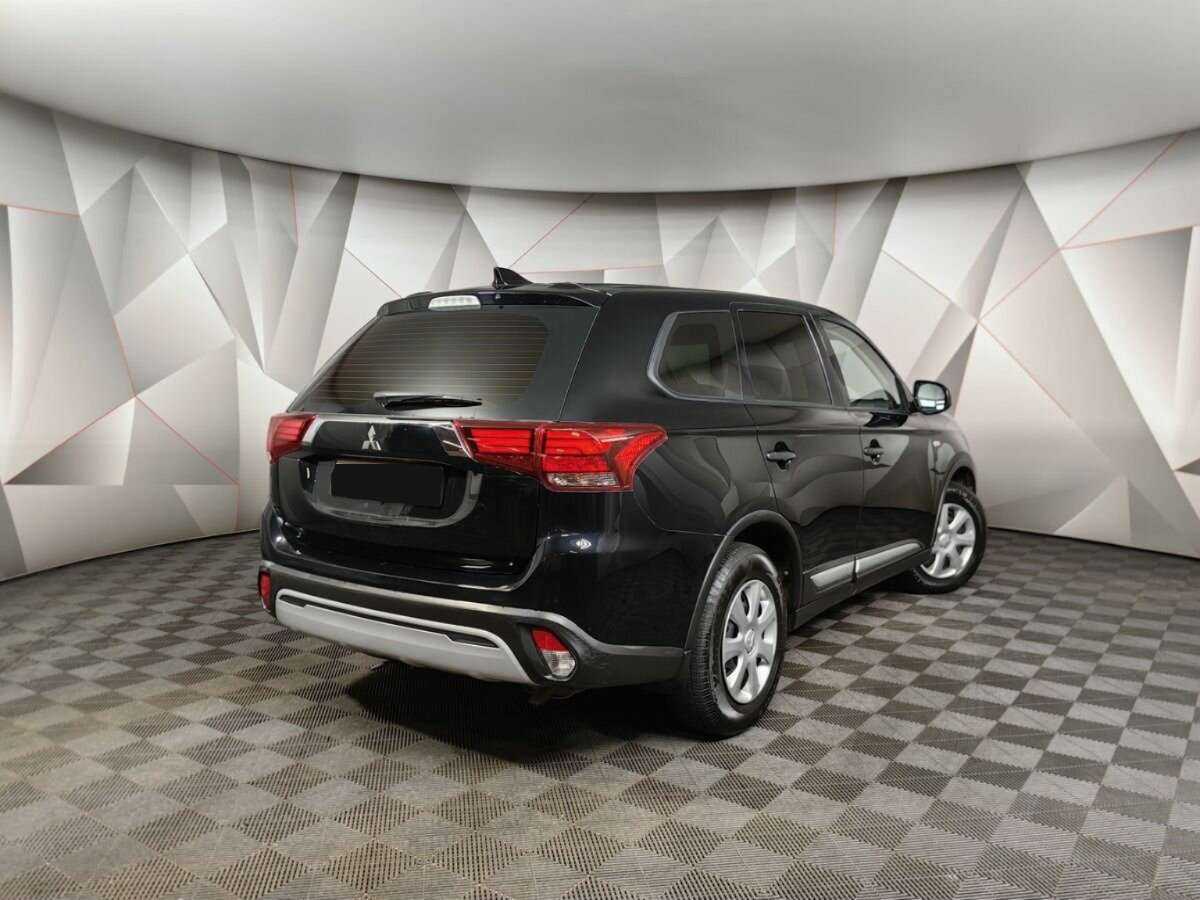 Mitsubishi Outlander, 2020 - фото №2