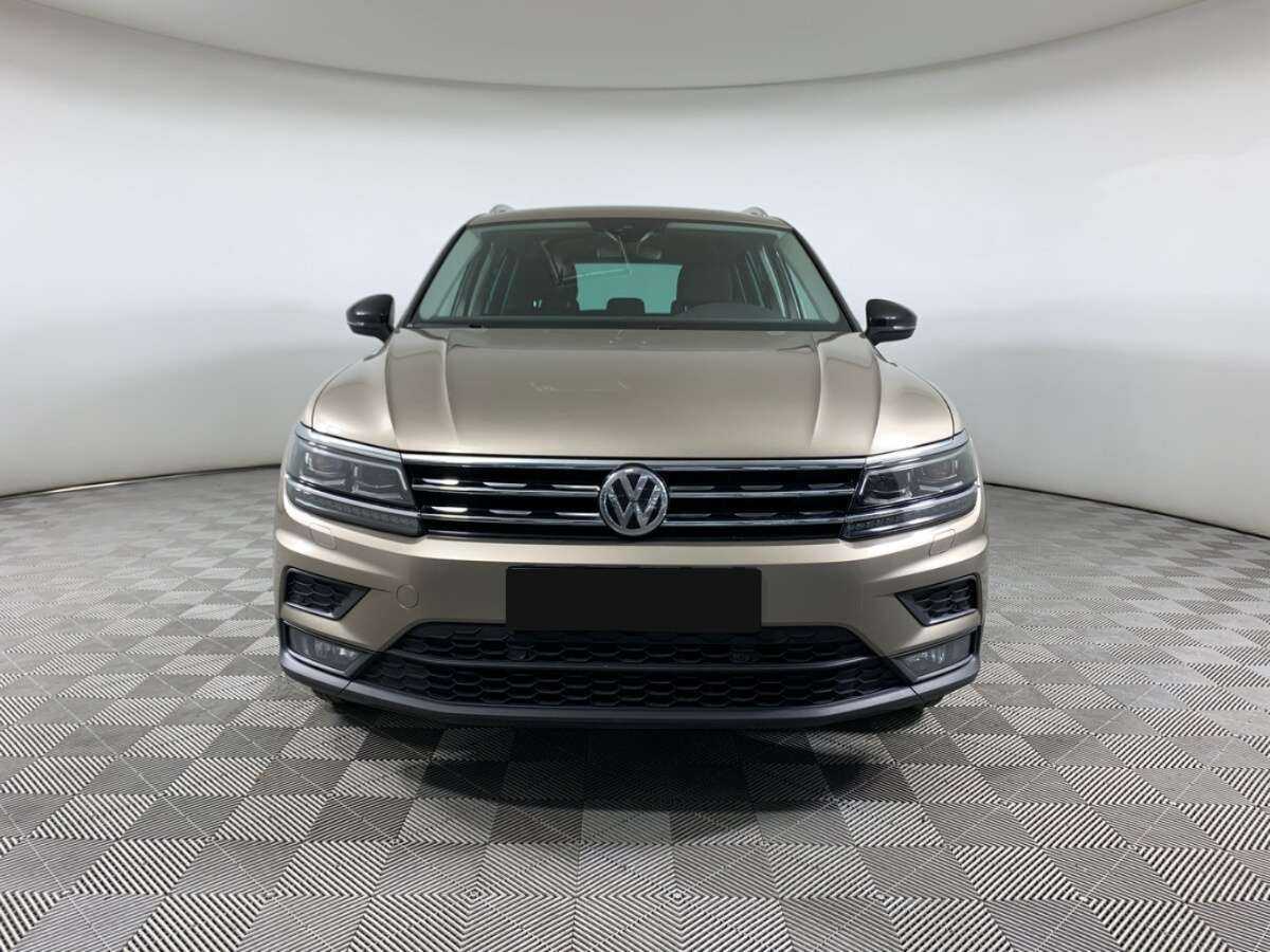 Volkswagen Tiguan, 2020 - фото №2