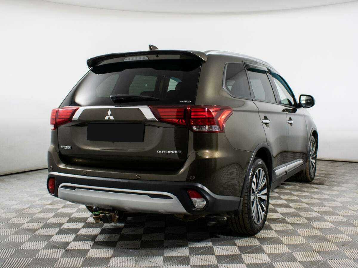 Mitsubishi Outlander, 2018 - фото №2