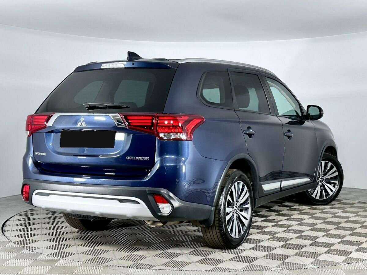 Mitsubishi Outlander, 2019 - фото №2