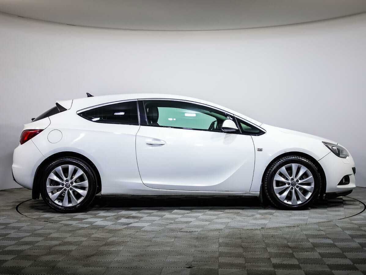 Opel Astra GTC, 2012 - фото №3