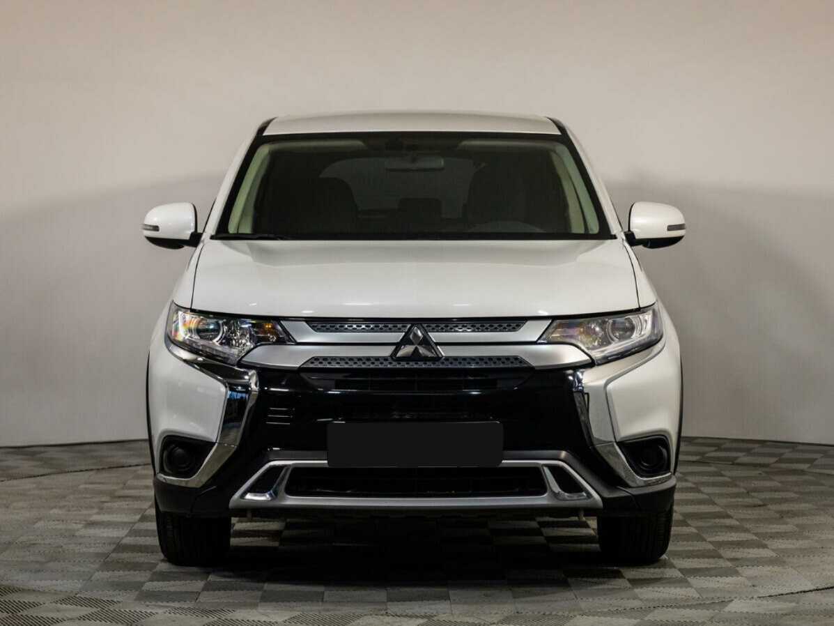 Mitsubishi Outlander, 2020 - фото №1