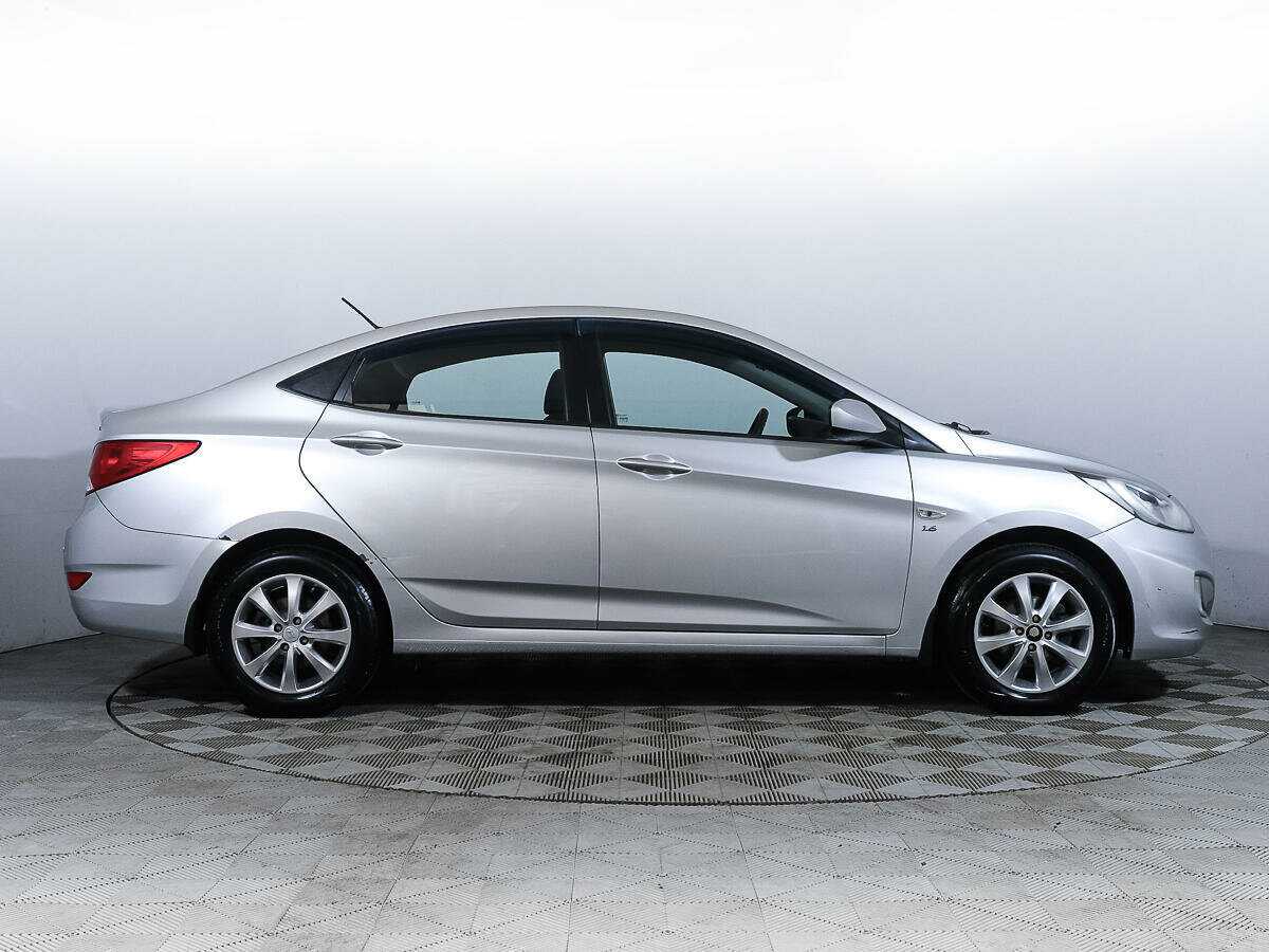 Hyundai Solaris, 2012 - фото №3