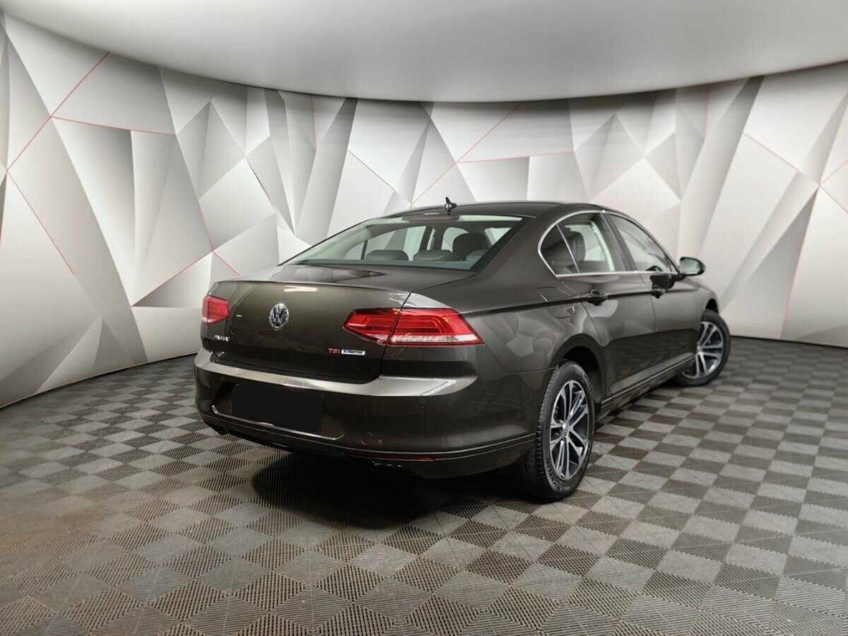 Volkswagen Passat, 2017 - фото №2
