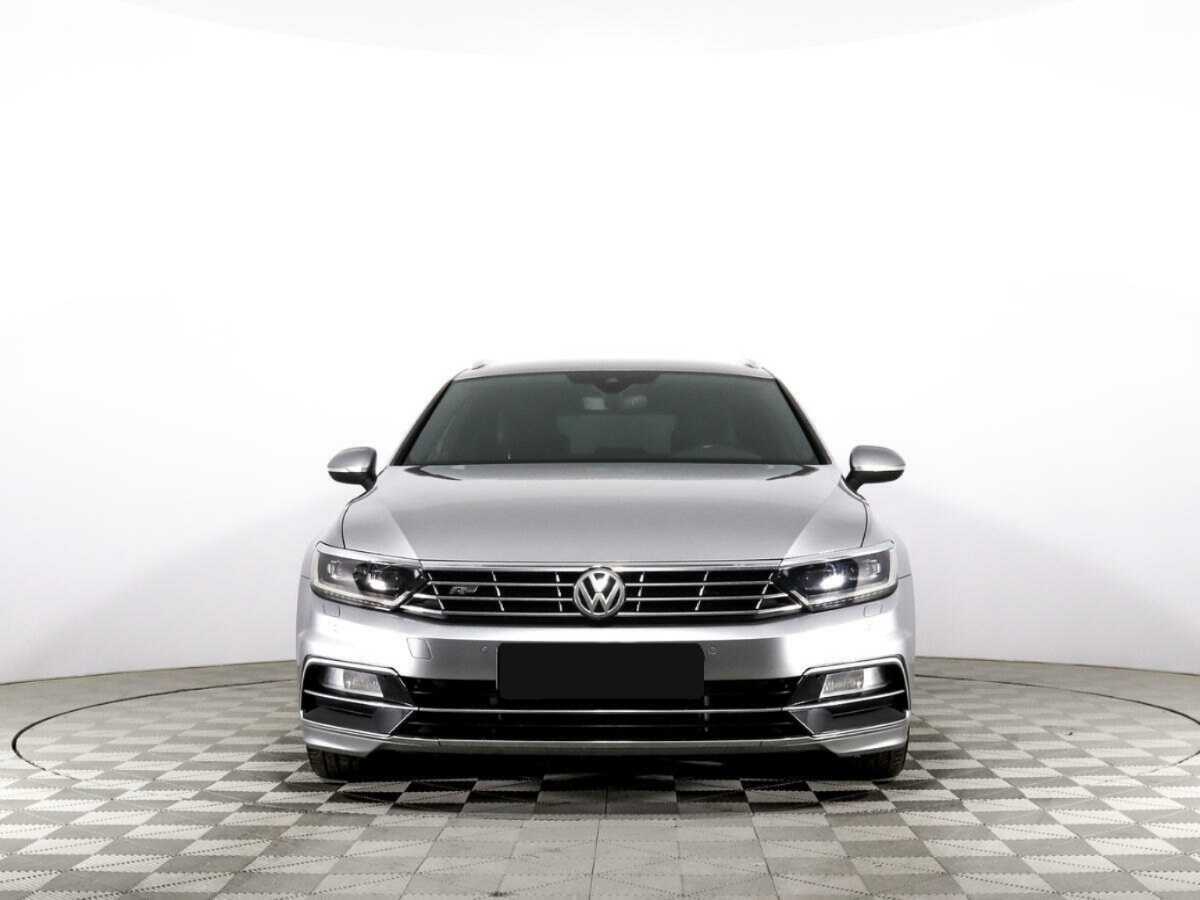 Volkswagen Passat, 2019 - фото №2