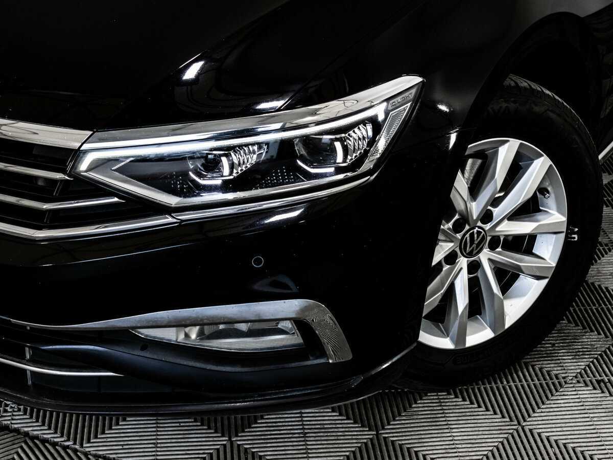Volkswagen Passat, 2020 - фото №2