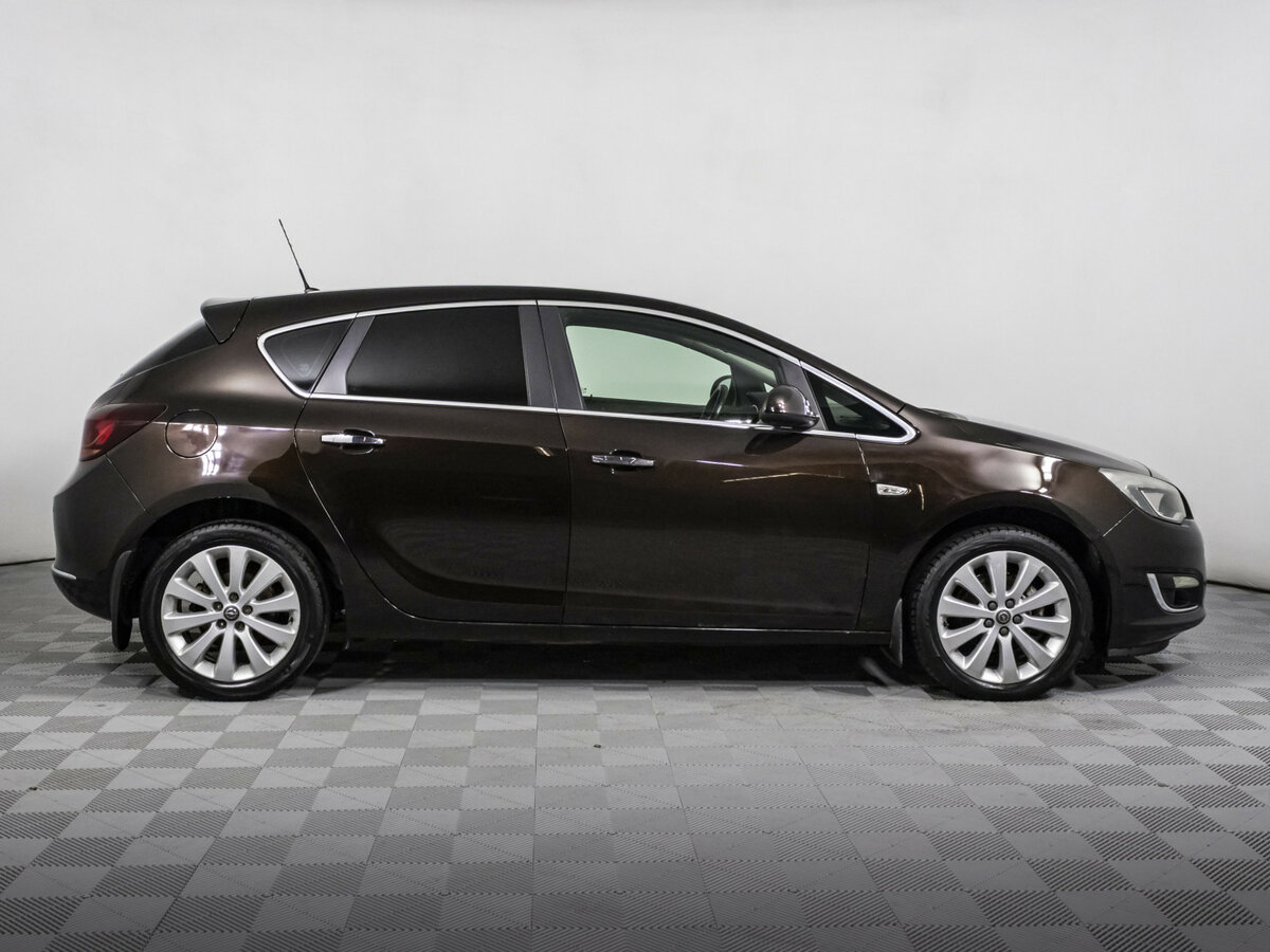 Opel Astra J Рестайлинг, 2013 - фото №4