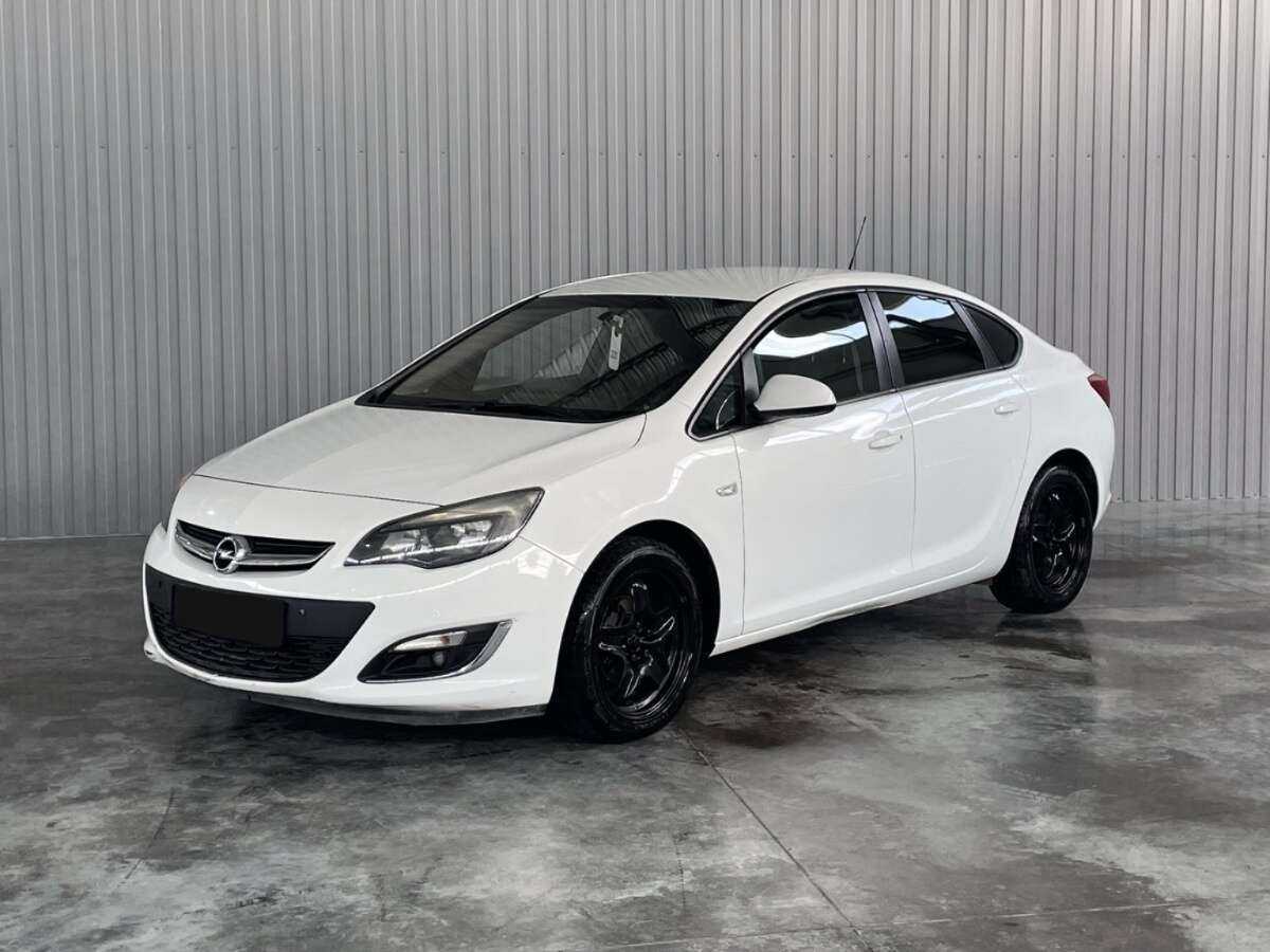 Opel Astra, 2013 - фото №1